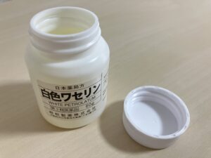 白色ワセリン、ふたを開けたところ